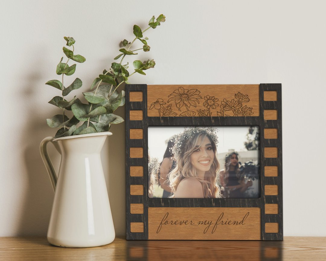 Personalized wedding photo frame styled as a film slide Engraved 10x15cm frame - 画框/相框 - 木头 多色