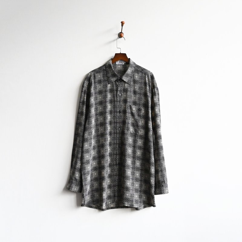 【蛋植物古着】宇宙涟漪印花宽松古着衬衫 - 女装衬衫 - 其他人造纤维 黑色