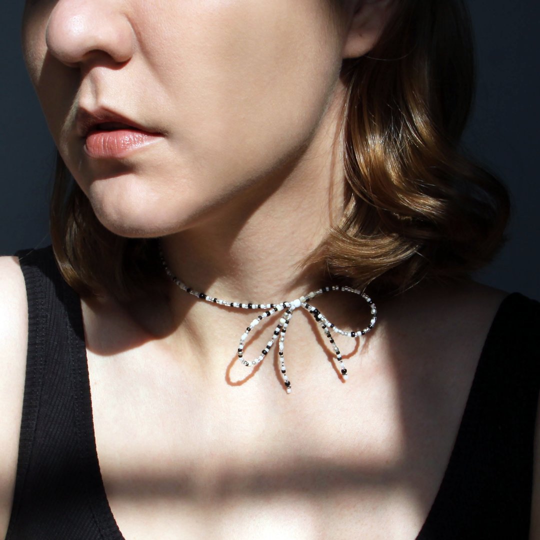 Black and white bow choker, Minimalist jewelry - 颈链 - 玻璃 白色