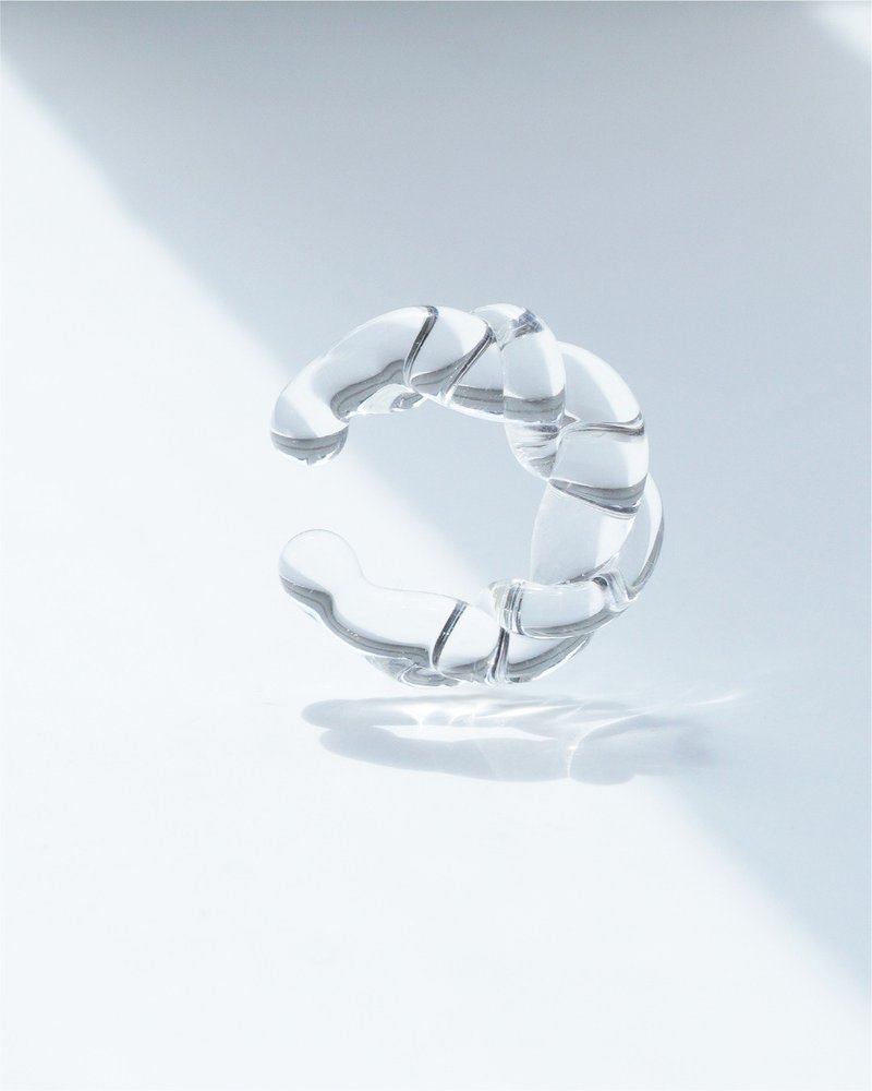 手工制麻花玻璃耳骨夹【透明】 - 耳环/耳夹 - 玻璃 透明