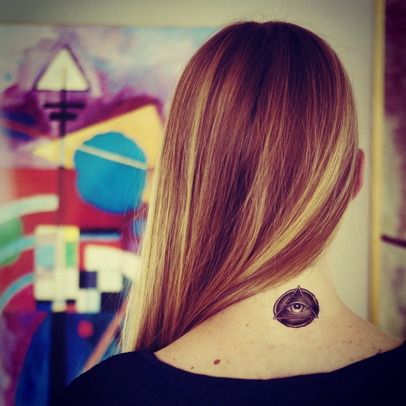 OhMyTat 颈部位置光明会刺青图案纹身贴纸 (2枚) - 纹身贴 - 纸 黑色