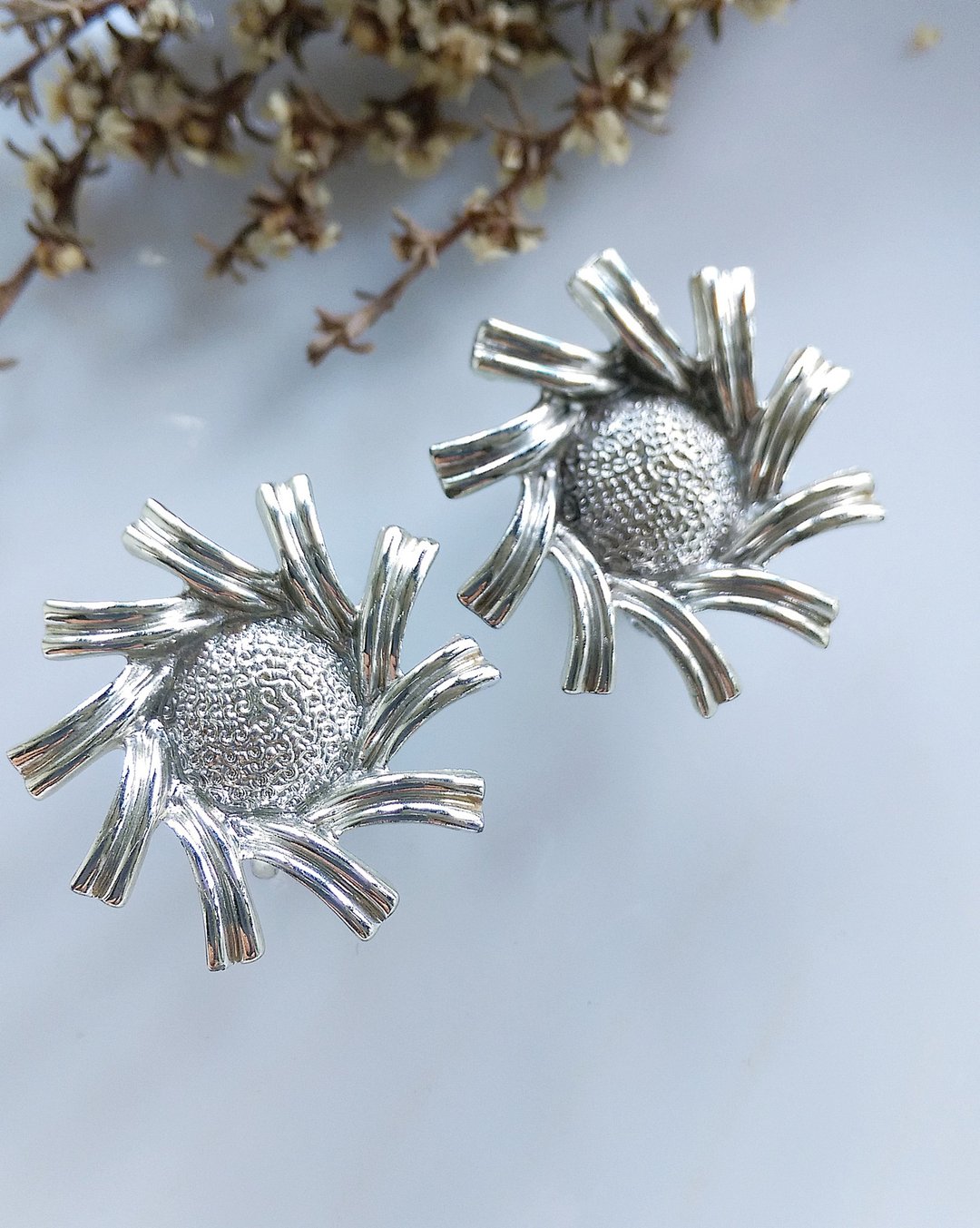 Vintage Jewelry 西洋古董饰品CORO 银色调 旋转花朵 夹式耳环 - 耳环/耳夹 - 其他金属 金色