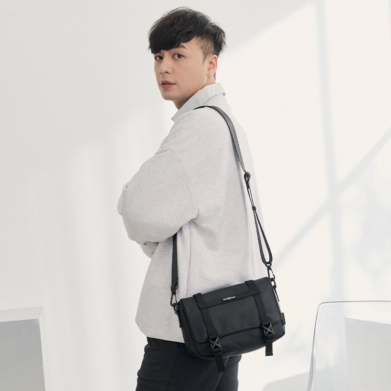 MANDE RHODE - 滑面迷你插扣造型邮差包(小/S) - A5893-1K - 侧背包/斜挎包 - 聚酯纤维 黑色