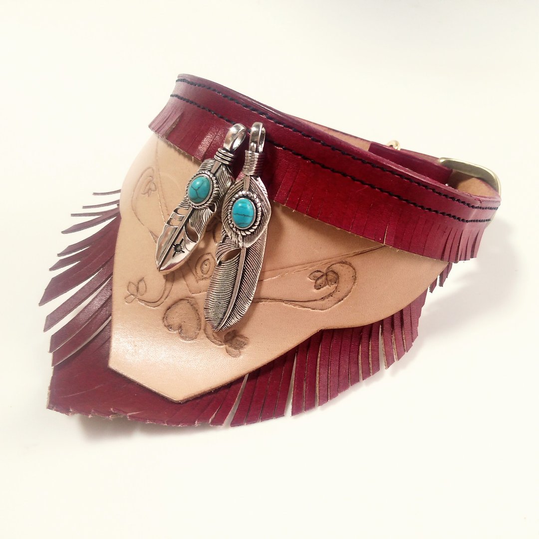 Genuine Leather - Hand Dyed - Hand Sewn - Dog Bandana Dog Collar - With Feather Charm - M - Size - Red - 项圈/牵绳 - 真皮 红色