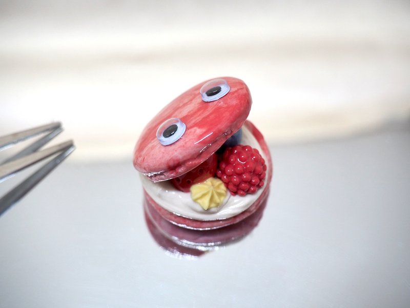 胖卡龙小怪 手作陶艺摆饰 - 摆饰 - 陶 红色