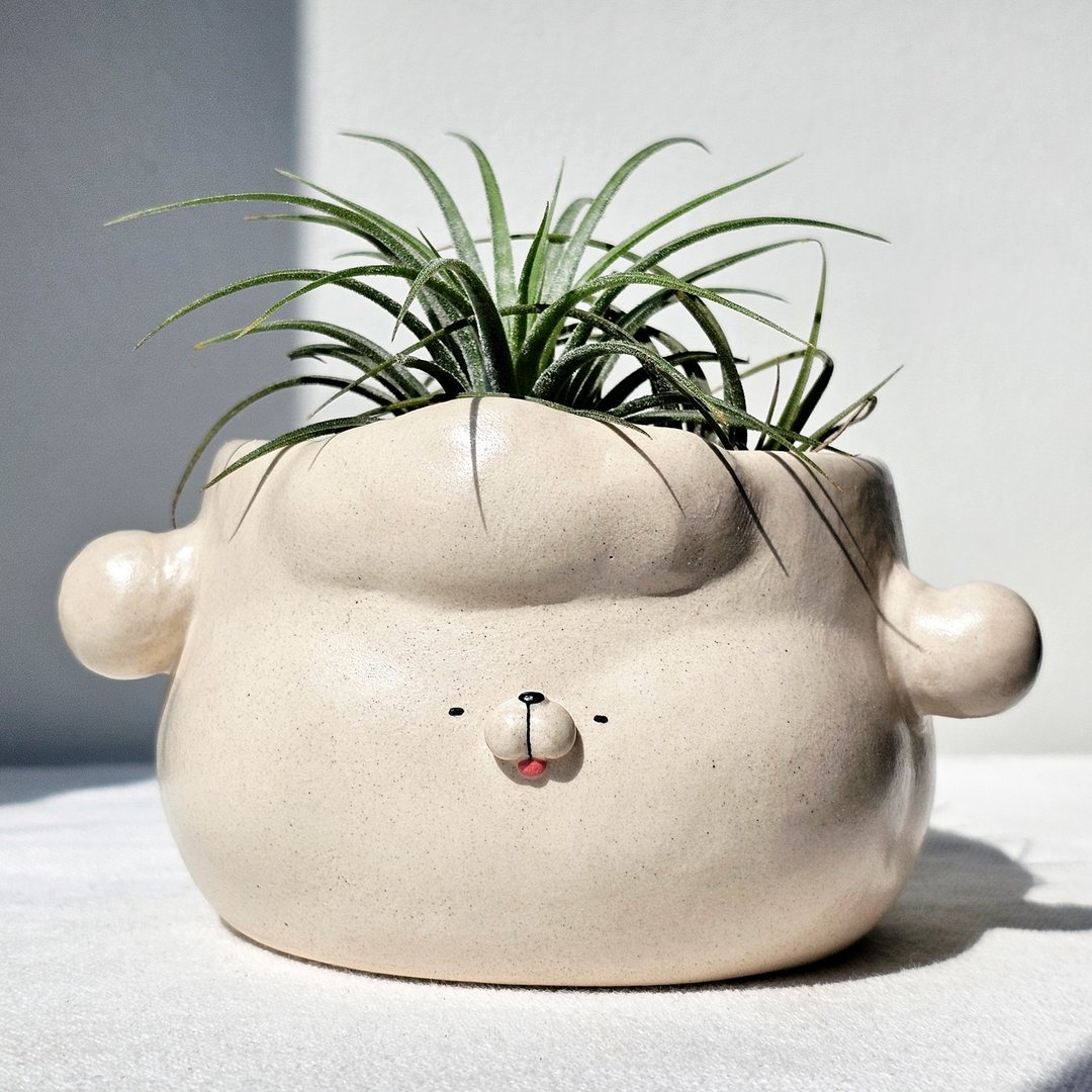 Handmade Ceramic animal planter: fluffy white dog plant pot - 花瓶/陶器 - 陶 