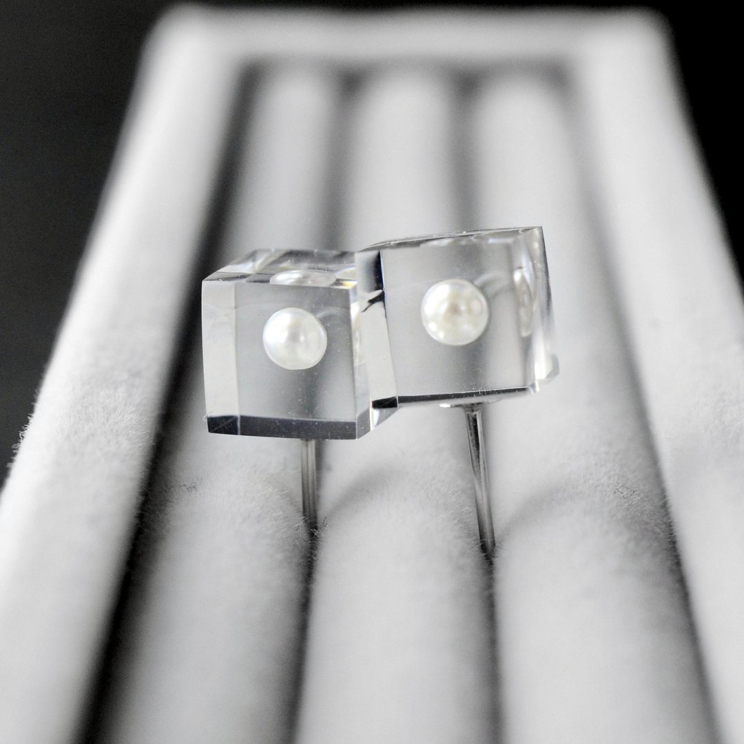 Floating Full Moon Stud Earrings Freshwater Pearl Stainless Steel Birthday Gift Women's Wedding Gift Small Ear Ring Contemporary Jewelry - 耳环/耳夹 - 树脂 白色