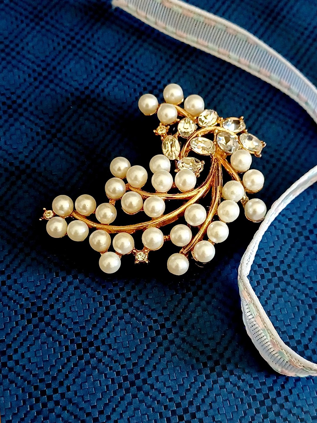 Avintage jewelry Trifari 经典珍珠满穗莱茵钻 别针 - 胸针 - 其他金属 