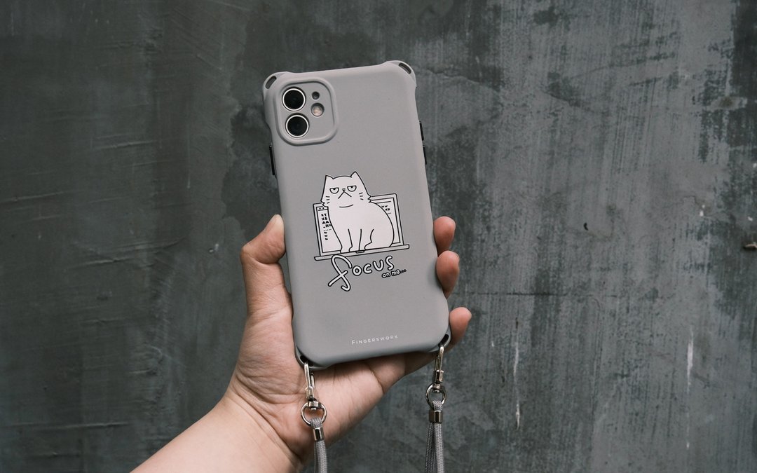 Focus on me...厌世猫 挂绳款 IPhone Case - 手机壳/手机套 - 塑料 灰色