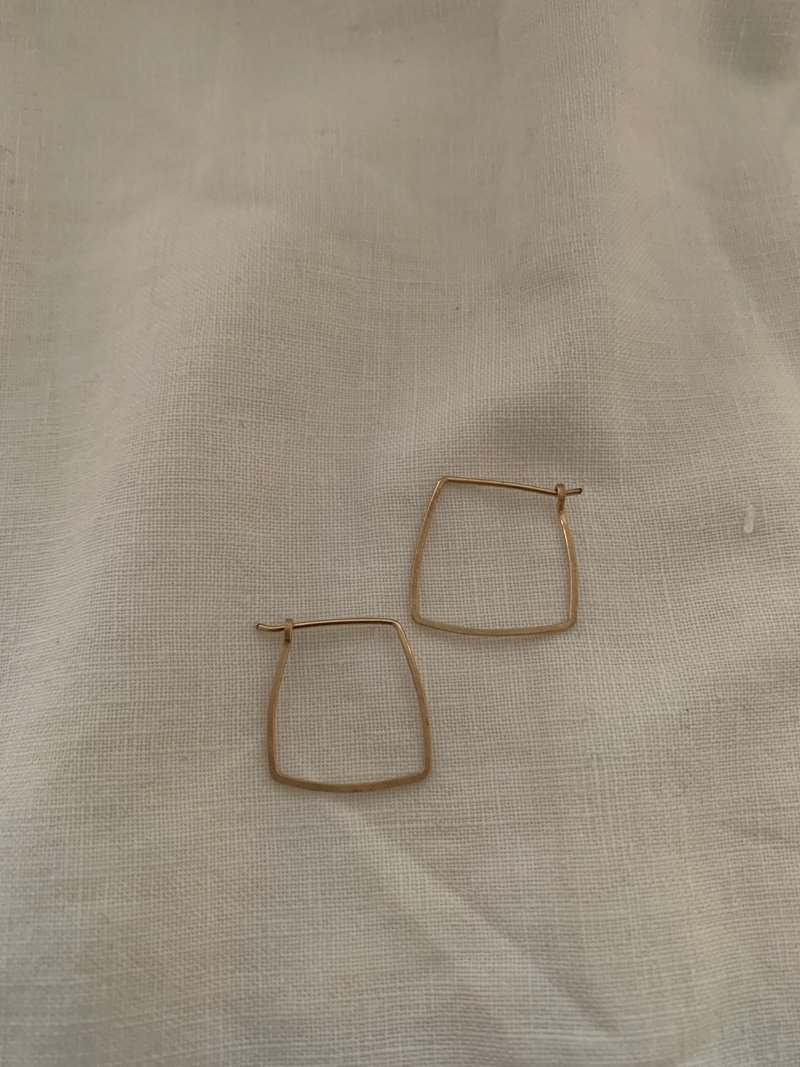 Square hoop earrings - 耳环/耳夹 - 贵金属 金色