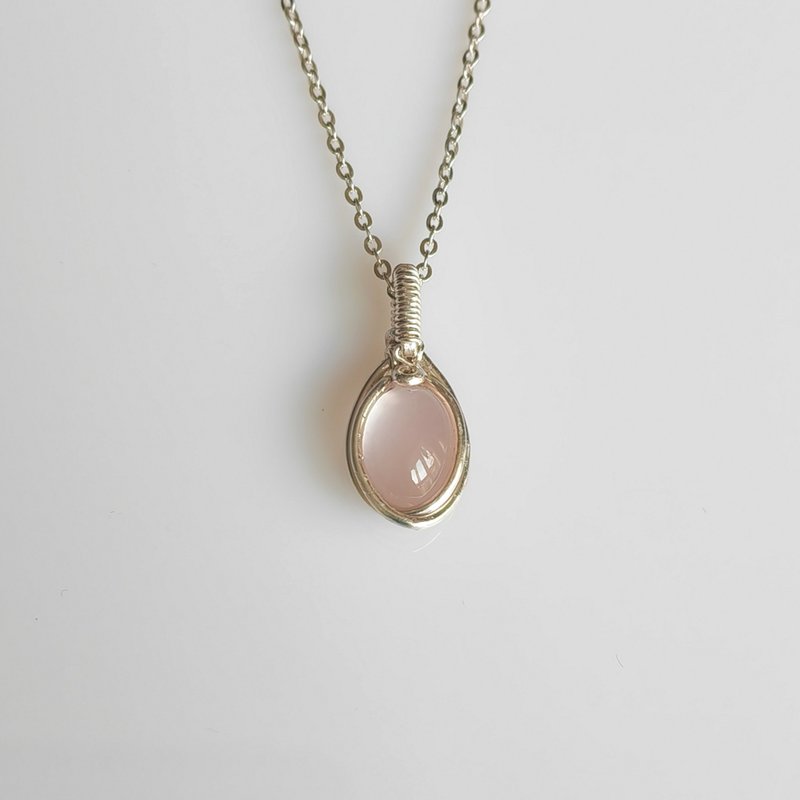 粉晶吊墜弧麵粉水晶純銀項鍊 一月生辰石粉晶首飾招桃花手工項鍊 - 吊饰 - 水晶 