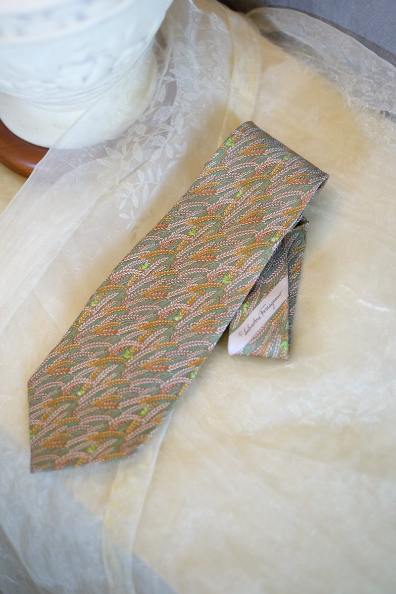 Vintage Salvatore Ferragamo Necktie - 领带/领带夹 - 丝．绢 