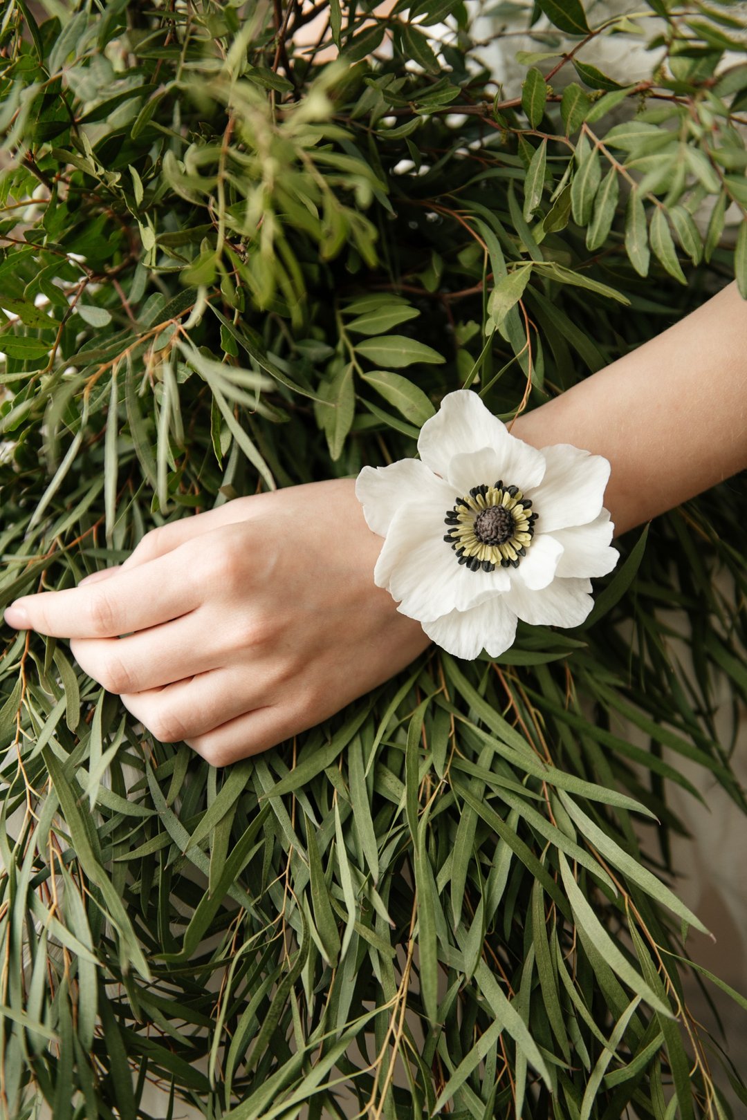 Wedding Bracelet white anemon Wrist corsage Bridesmaid gift wrist corsage - 手链/手环 - 粘土 白色