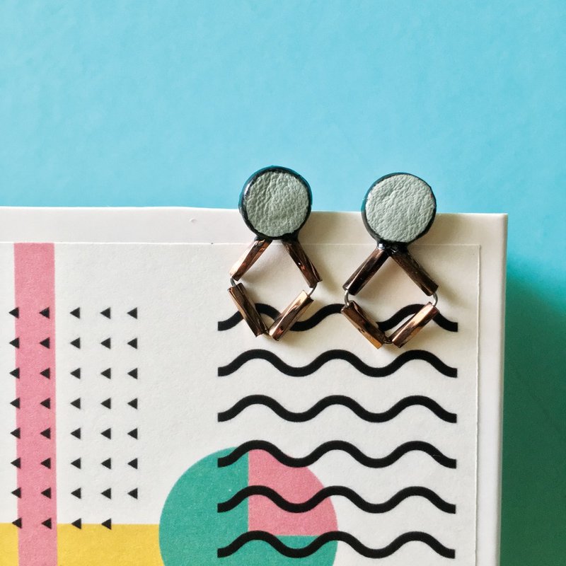 Sonniewing 几何配色皮革耳环 (纯银耳针) - 耳环/耳夹 - 真皮 灰色