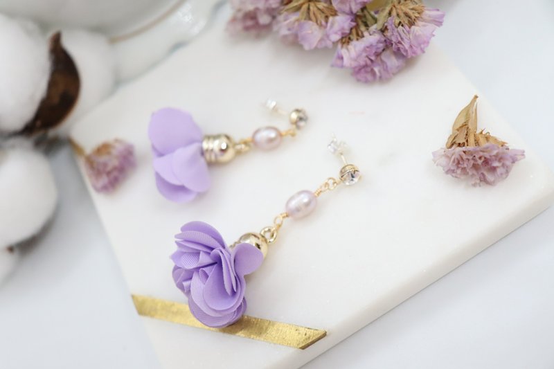 Light Purple Petal Tassel & Freshwater Pearl 925 Silver Post Earrings - 耳环/耳夹 - 珍珠 