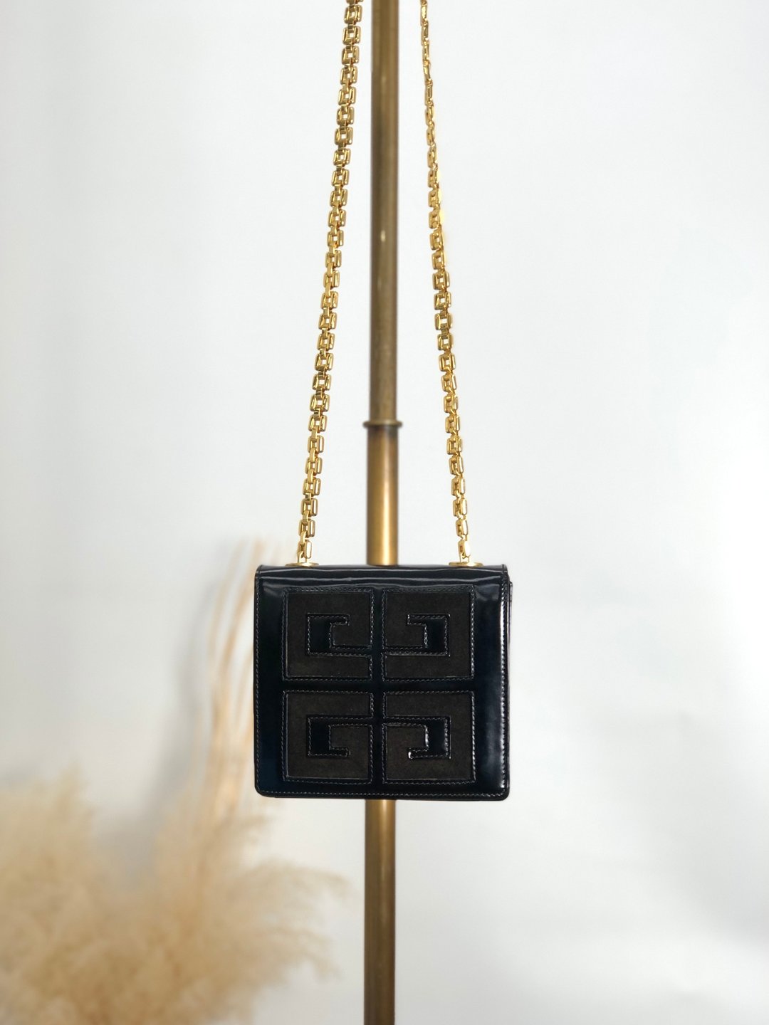 【VintageShop solo 日本直送 中古包】GIVENCHY 纪梵希 经典 Logo 造型 亮皮 链带 侧肩包 黑色 vintage b6v468 - 侧背包/斜挎包 - 真皮 黑色