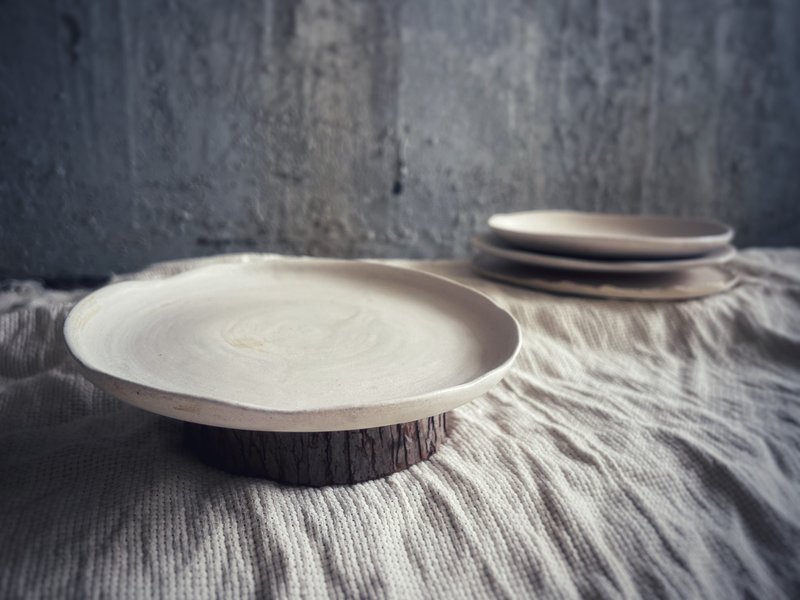桌上的白陶糖霜 / 浪花餐盘・陶盘・白盘・盘子 - 盘子/餐盘/盘架 - 陶 白色