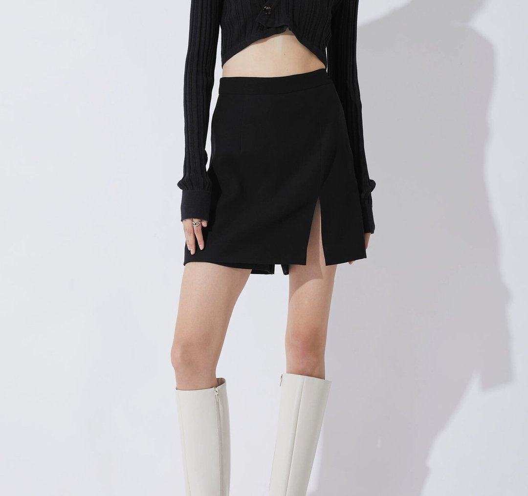 SKORT High Waist with Slit - 女装短裤 - 其他材质 黑色