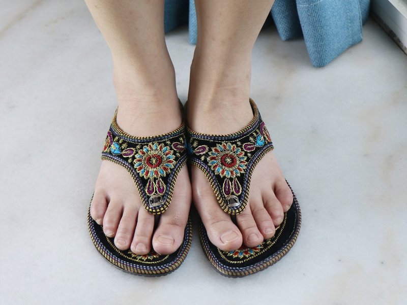 印度复古 绣花夹趾人字拖 彩色/金色/银色 - 拖鞋 - 其他材质 多色