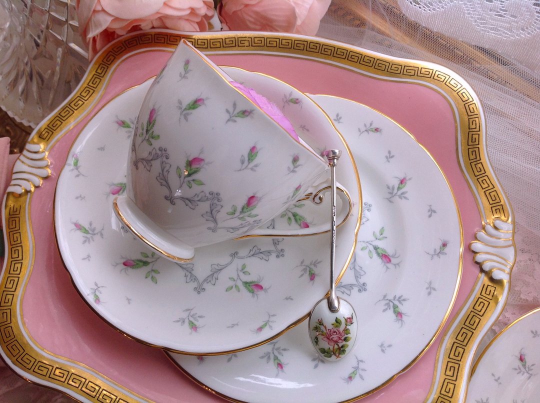 ♥安妮疯古物♥ 英国至古董手绘骨瓷Royal Grafton 1935年手绘玫瑰古董花茶杯 咖啡杯两件组~ 值得收藏 - 茶具/茶杯 - 瓷 粉红色