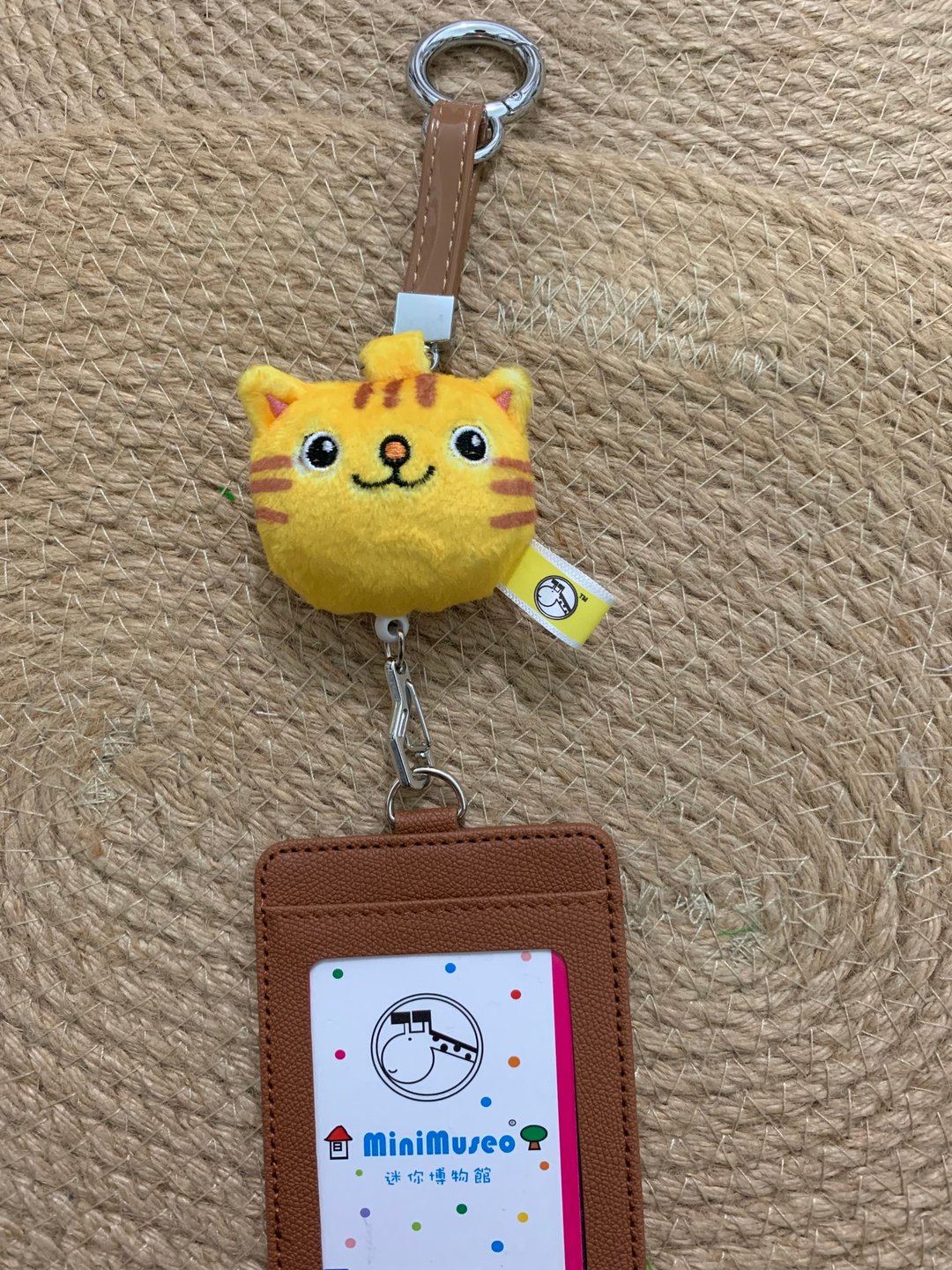 MiniMuseo 迷你博物馆 挂扣款毛绒黄猫伸缩证件套组 票卡夹 - 证件套/卡套 - 聚酯纤维 黄色