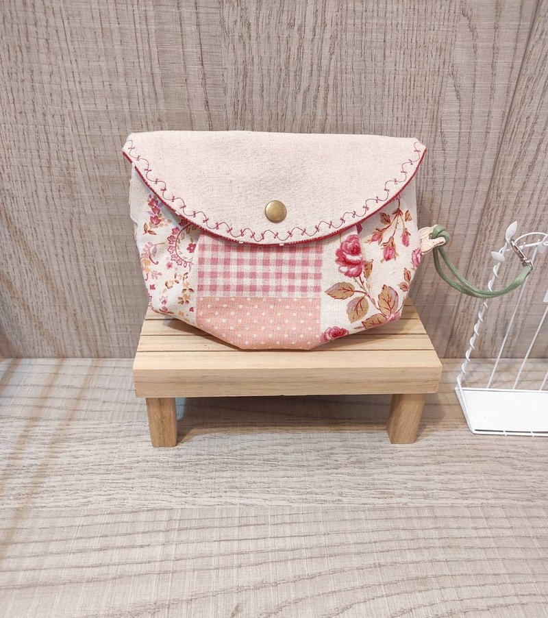 超丰满的化妆包-收纳袋-古典玫瑰花拼接图案 - 化妆包/杂物包 - 棉．麻 