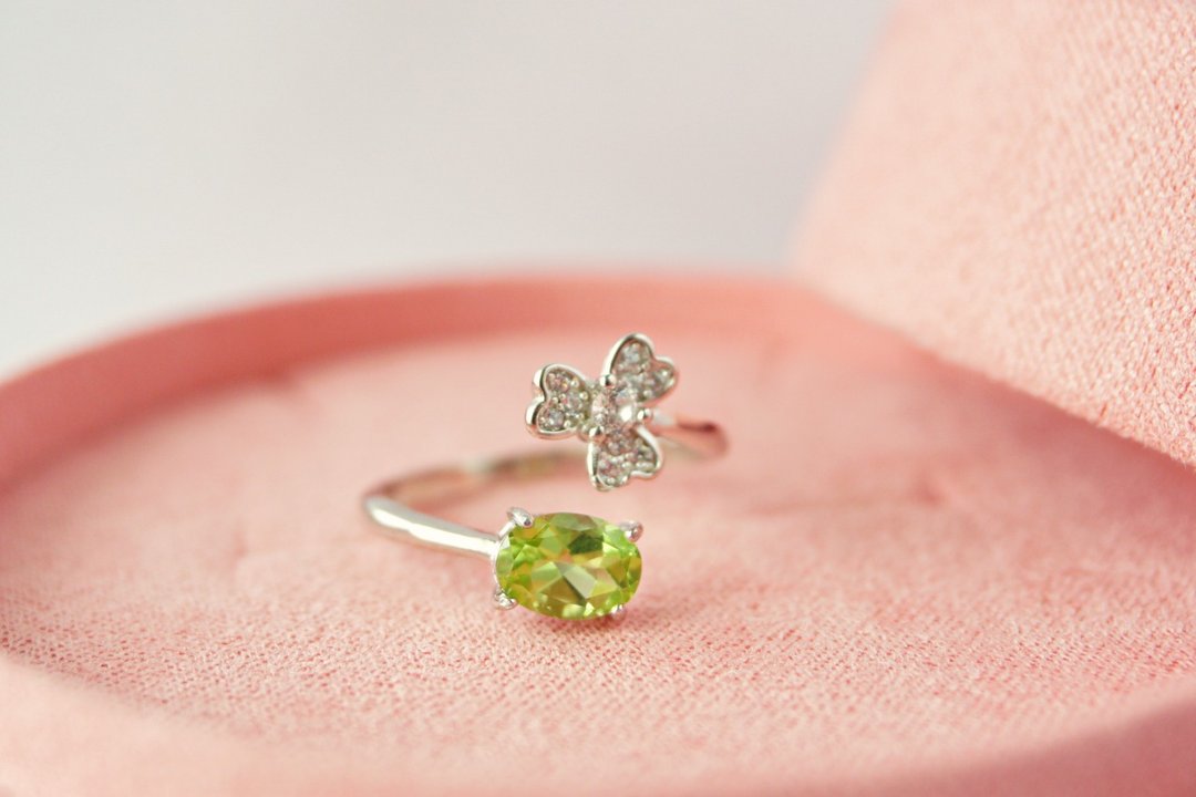 Natural Peridot Silver 925 Ring Flower Design. - 戒指 - 纯银 绿色