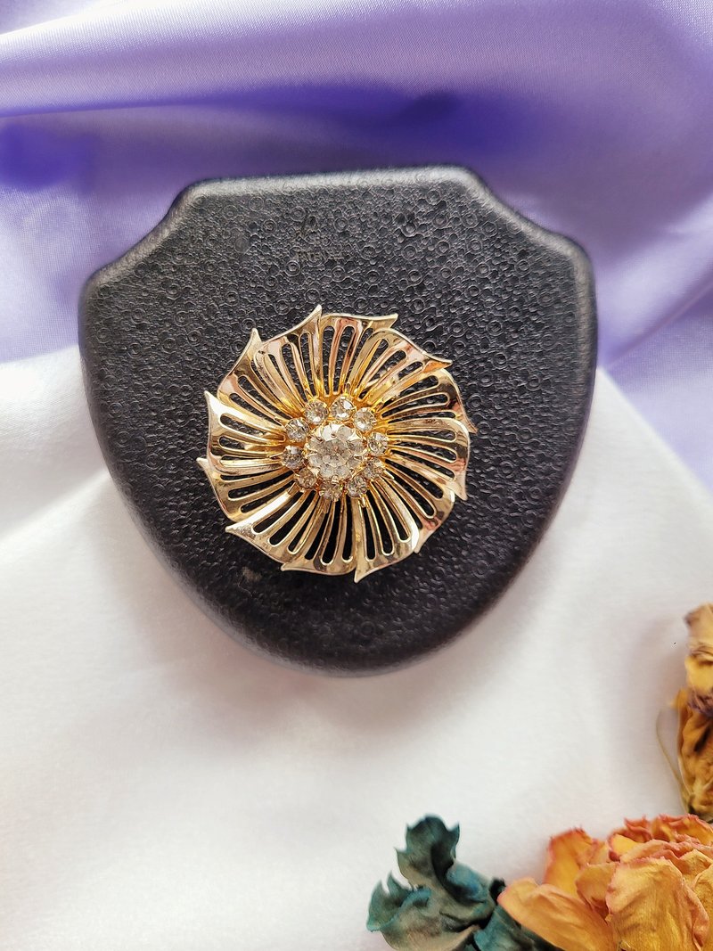 美国西洋古董饰品 / coro风车镂空线条胸针/别针/复古首饰珠宝 - 胸针 - 其他金属 