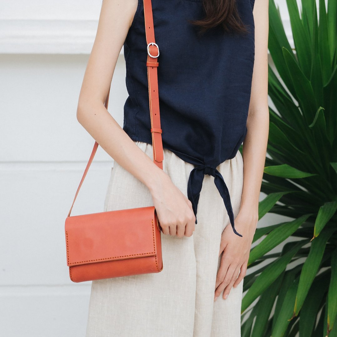 SUBMARINE-HANDMADE SMALL LEATHER SHOULDER BAG -ORANGE BROWN - 侧背包/斜挎包 - 真皮 橘色