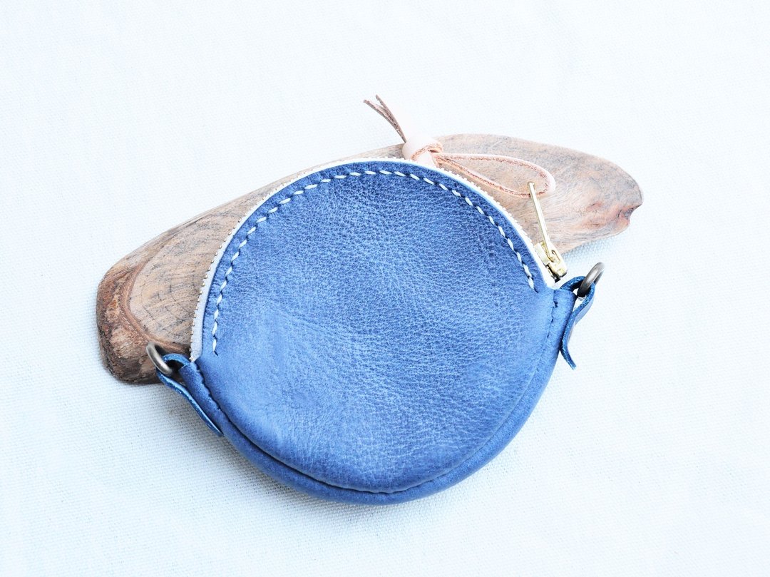 圆碌碌拉链零钱包—擦蜡蓝 WAXED DENIM 好好缝 皮革材料包 免费刻字 手工包 情侣礼物 零钱 包 散纸包 简约实用 意大利皮 植鞣革 皮革DIY - 零钱包 - 真皮 蓝色