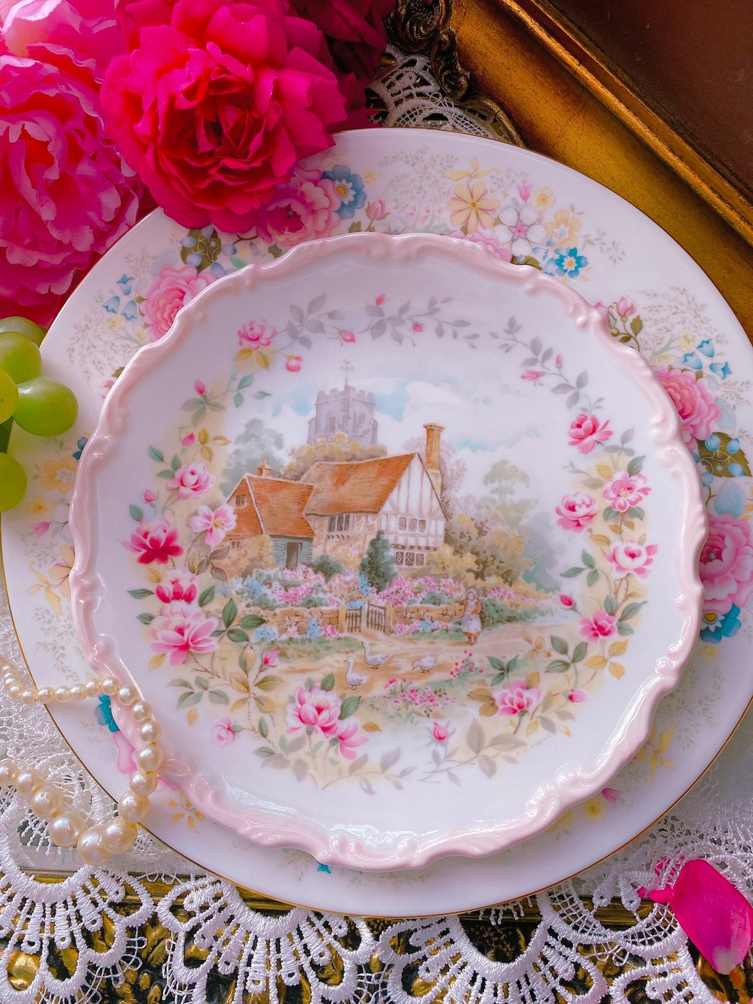 英国骨瓷Royal albert 浮雕乡村玫瑰四季盘蛋糕盘收藏盘 - 盘子/餐盘/盘架 - 瓷 粉红色