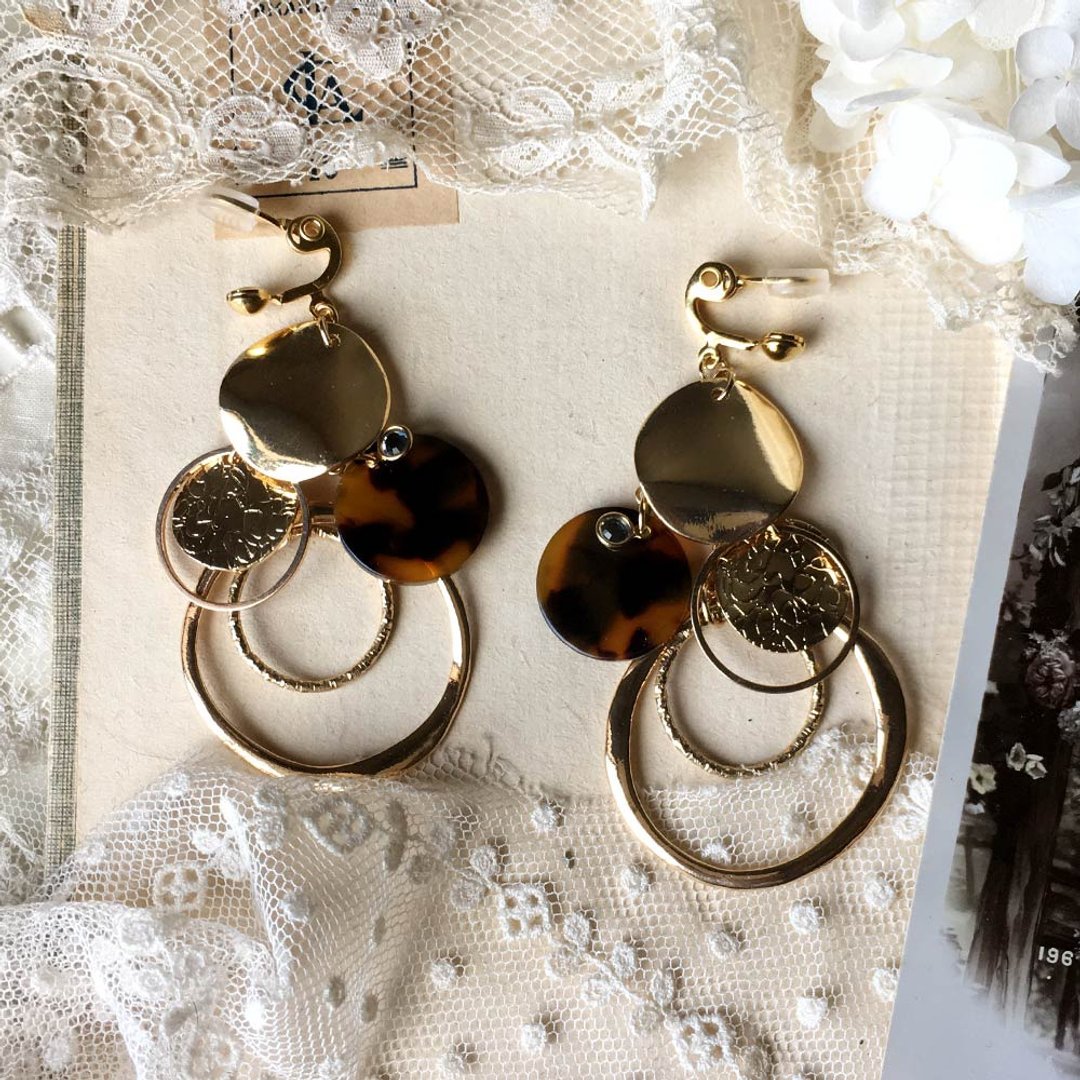 [One week limited sale] 14kgf Vintage Swarovski and metal ring round earrings OR brass ear clip - 耳环/耳夹 - 其他金属 金色
