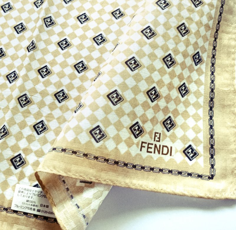 复古 FENDI 织纹手帕 – FF 标志格纹图案 20 x 19.5 英寸 - 手帕/方巾 - 棉．麻 卡其色