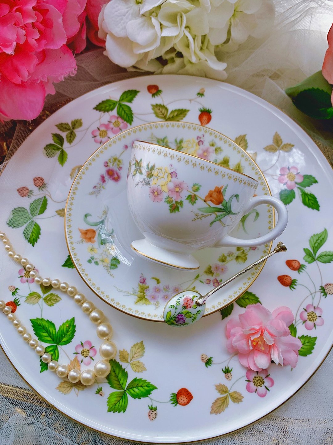 英国骨瓷皇家御用Wedgwood 1970年花卉高脚花茶杯两件组库存品 - 茶具/茶杯 - 瓷 多色