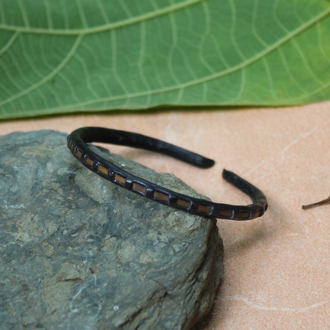Unique Thailand traditional woven style. Woven Brass Cuff (Single-wire) - 手链/手环 - 真皮 黑色