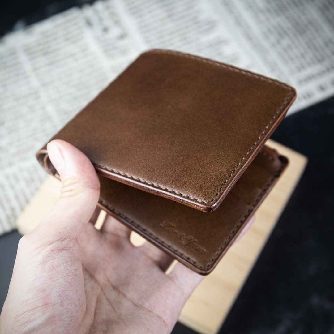 【定制化礼物】【皮夹、银包】全咖啡 意大利植鞣皮 定制刻字 MIS - 皮夹/钱包 - 真皮 多色