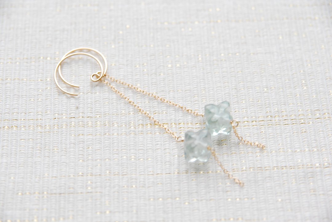 Fluorite soyogu earrings light green (14 gold gf) - 耳环/耳夹 - 宝石 绿色