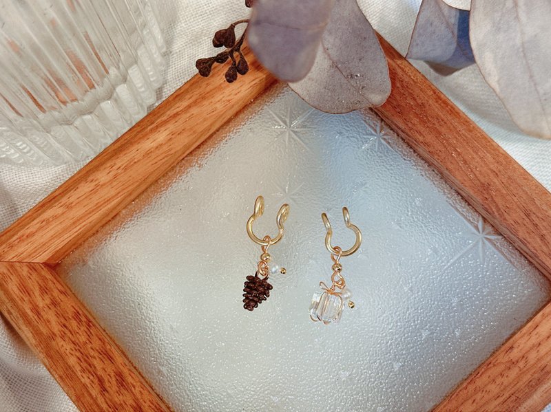 松果礼物不对衬款(3色) - 耳环/耳夹 - 其他金属 多色