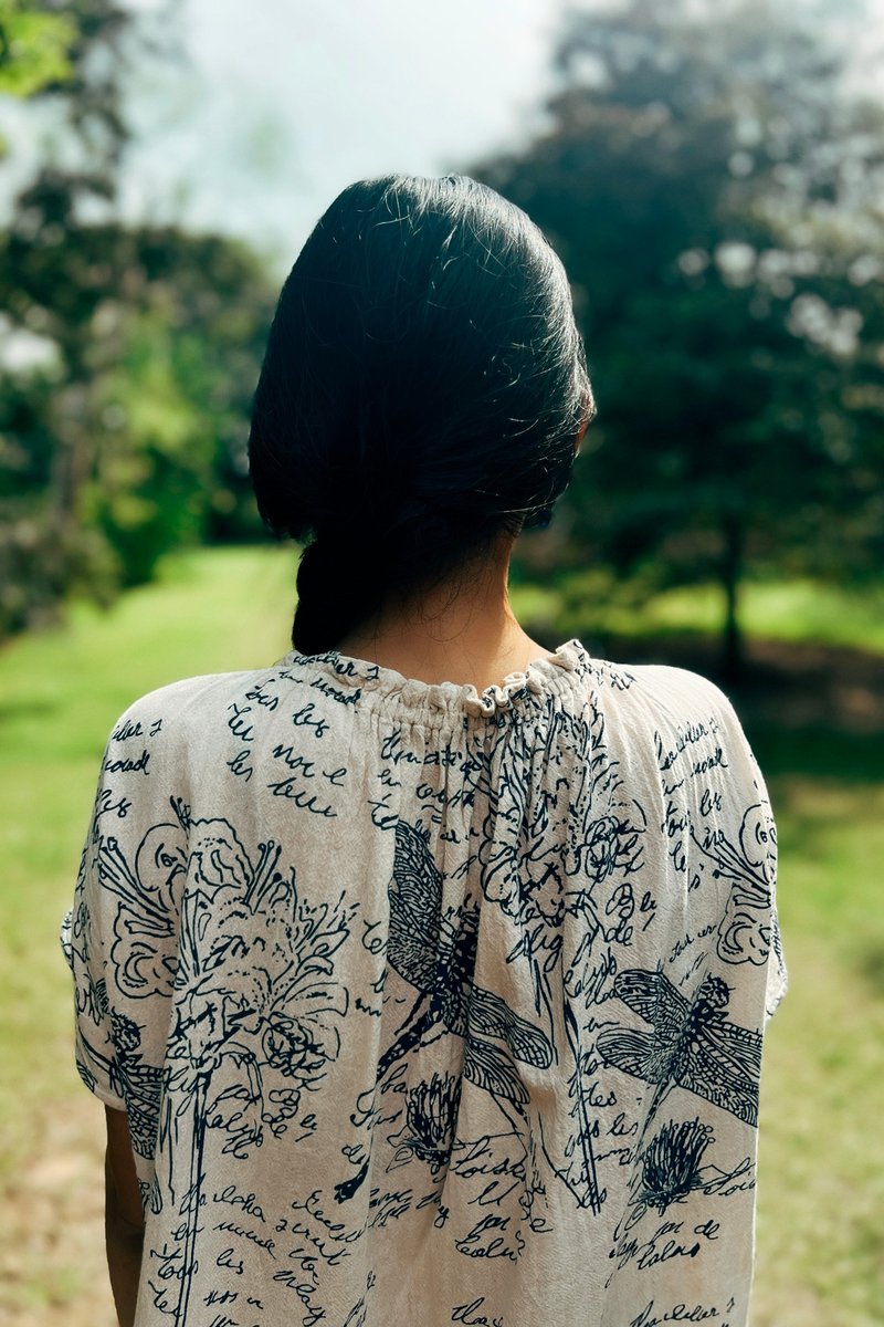 Mulmul 蜻蜓荷叶边领衬衫 - 女装上衣 - 棉．麻 蓝色