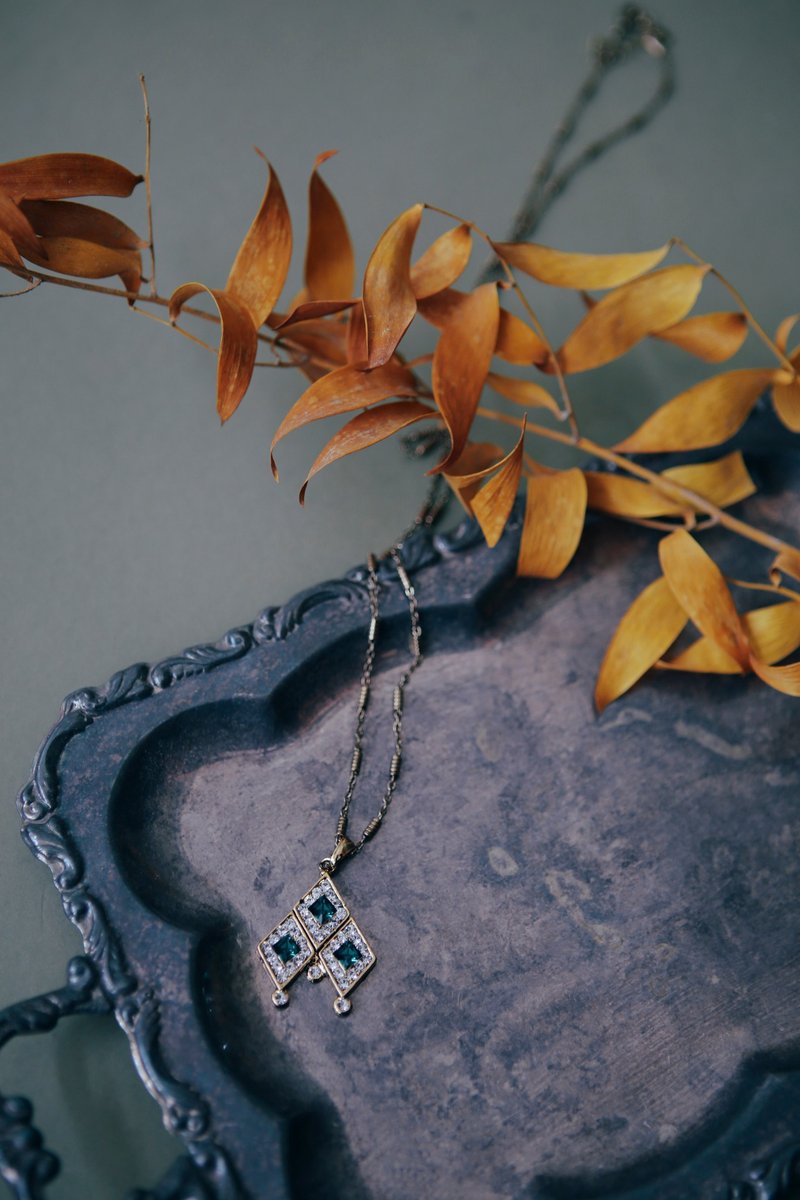 COR-DATE / 吊钟长链 / 绿 - 项链 - 其他材质 