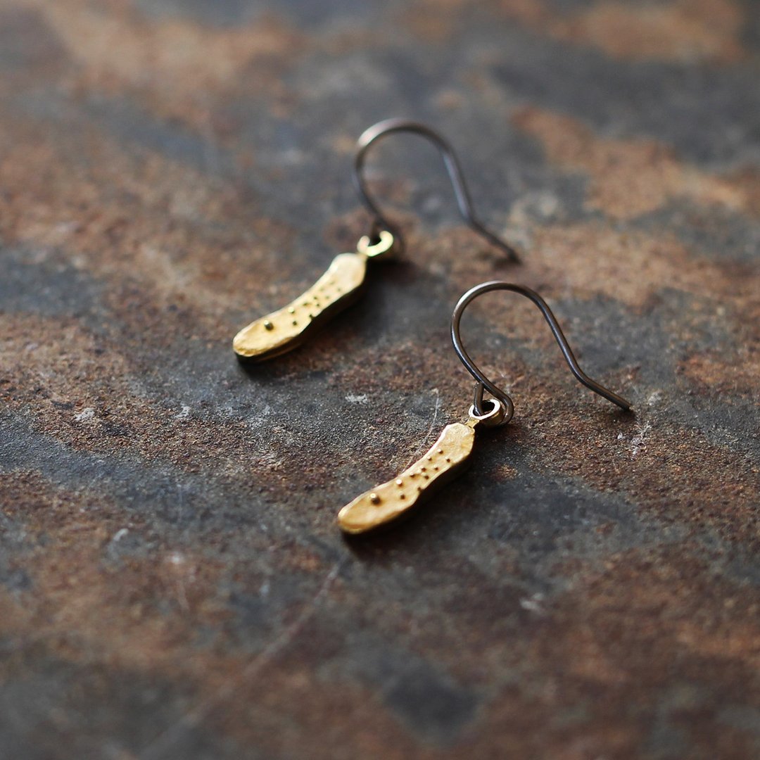 Cucumber earrings Clip-On P521 - 耳环/耳夹 - 其他金属 金色