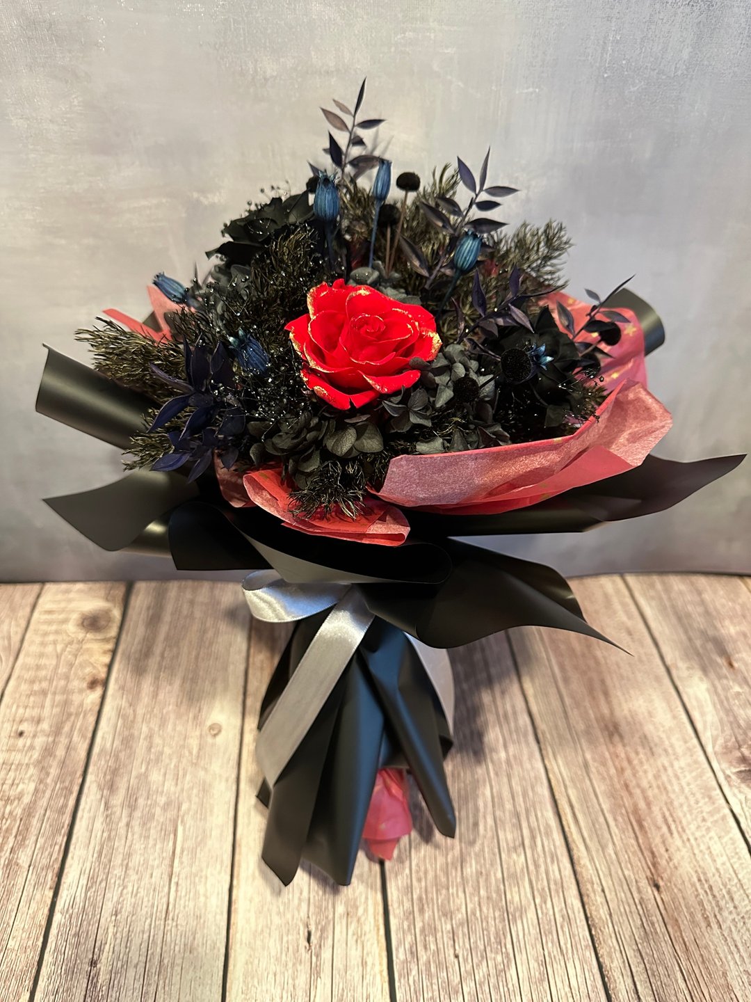 小香风格红玫瑰黑色系永生花花束 视觉系酷黑感 - 干燥花/捧花 - 植物．花 黑色