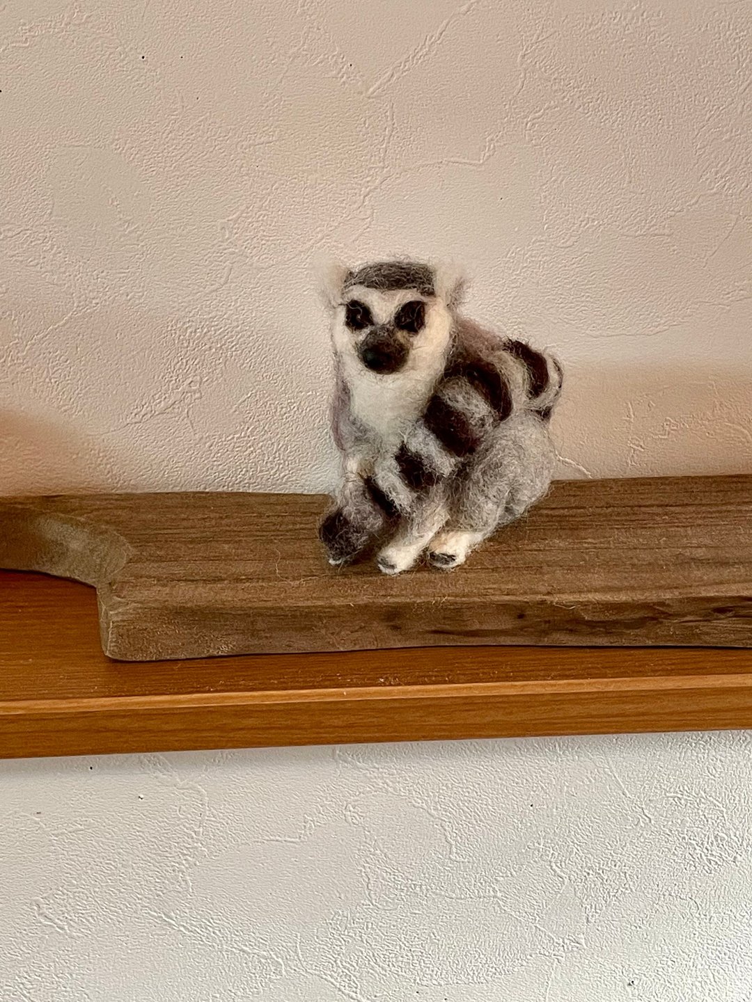ring-tailed lemur - 编织/刺绣/羊毛毡/裁缝 - 羊毛 银色