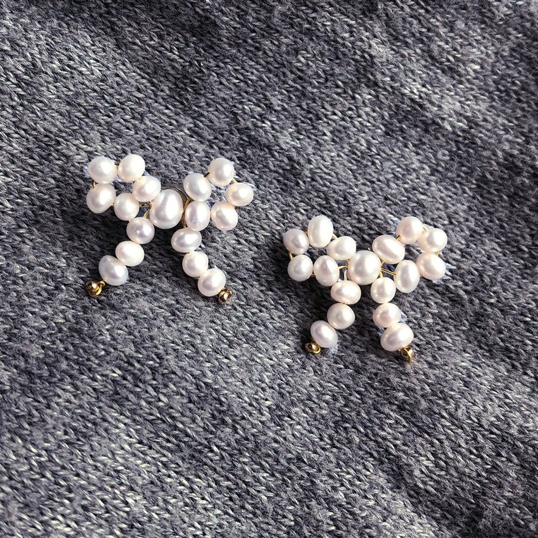 天然淡水珍珠蝴蝶结耳环 (耳针与耳夹) - 耳环/耳夹 - 珍珠 白色
