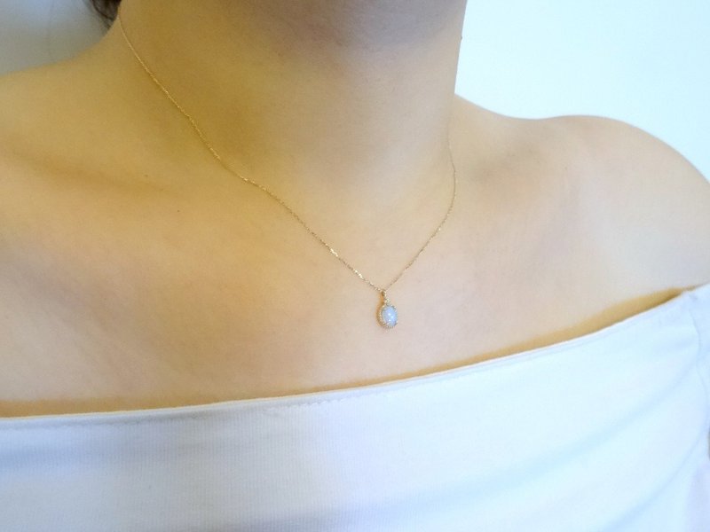 K10 Skin Jewelry ◆ 日本10K金天然蛋白石椭圆形镶钻石 D0.01ct. 小坠极致裸感锁骨链 (37、40 cm 可扣) - 锁骨链 - 宝石 金色