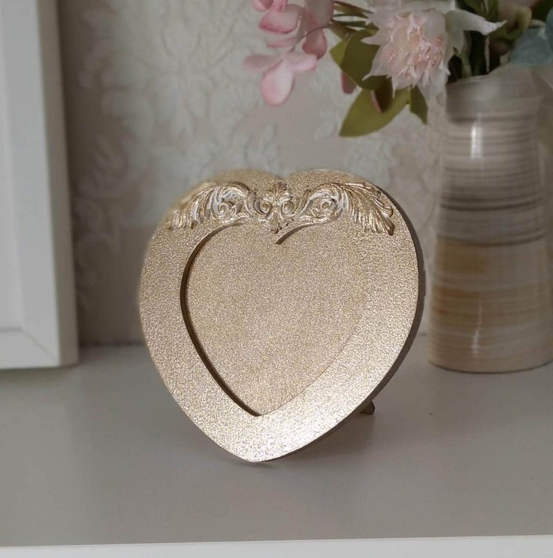 金色相框 小巧金色爱心造型相框，适合婴儿房，迷你相框礼物 - 儿童家具 - 木头 金色