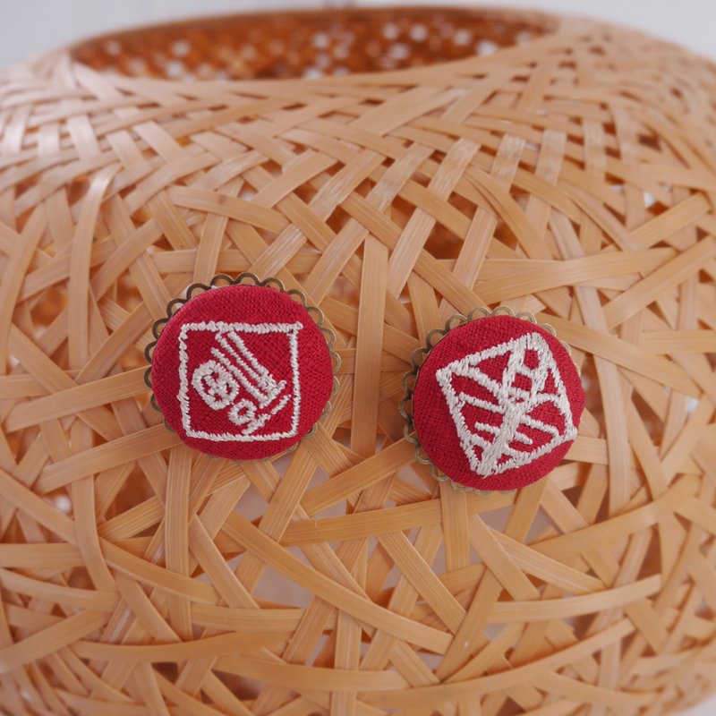 “春到福气到”新年刺绣小礼组 - 胸针 - 绣线 红色