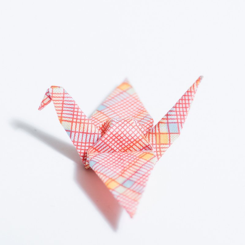 \鹤立独行/ 折纸别针_红格子 - 胸针 - 其他材质 红色