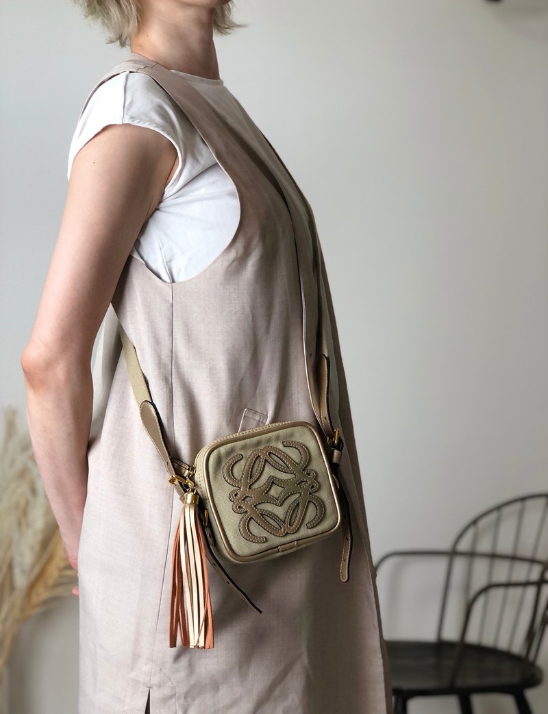 【日本直送 名牌二手包】LOEWE 罗威 侧背包 米色 Anagram 帆布 迷你包 vintage 古董 meahck - 侧背包/斜挎包 - 棉 咖啡色