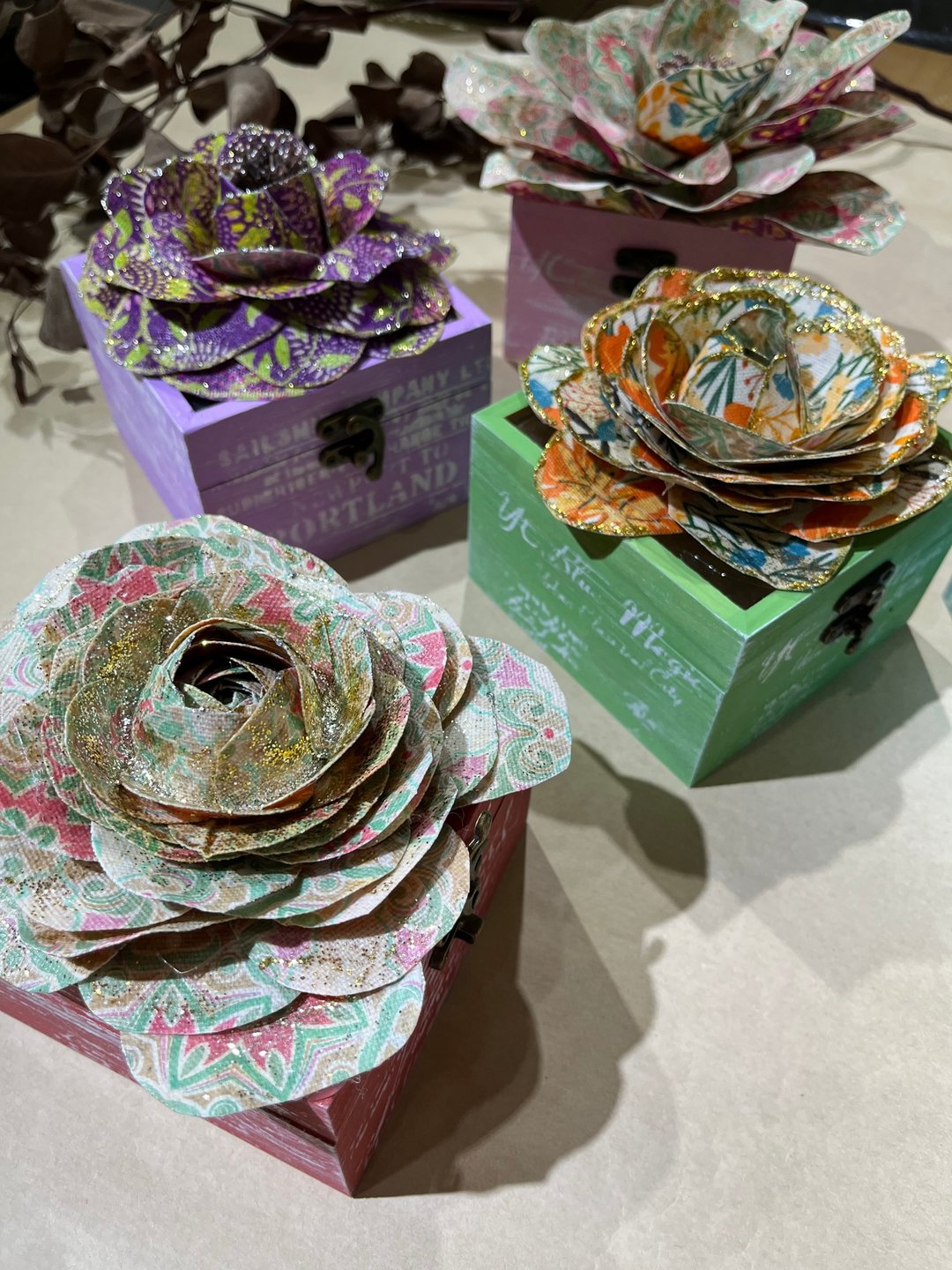 岁末出清 花盒 山茶花 手工花 木盒 收纳盒 置物盒 纸艺拼贴 蝶古 - 收纳用品 - 木头 多色